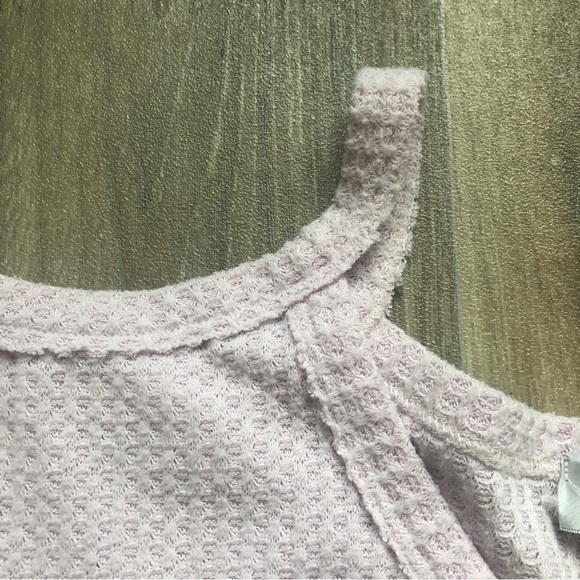 CLEARANCE✨ Out From Under Light Pink Cold Shoulder Thermal - Picture 5 of 7